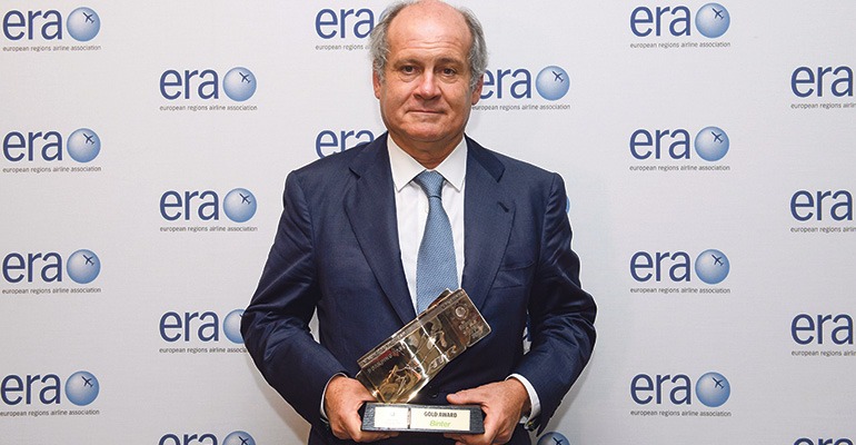 Pedro Agustín del Castillo nahm den Preis für die „Best Airline of the Year“ der ERA entgegen. Foto: Binter