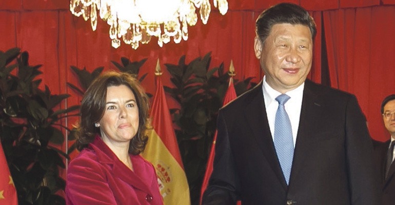 Soraya Sáenz de Santamaría und Xi Jinping vereinbarten die Durchführung gemeinsamer Projekte in Lateinamerika. Foto: EFE