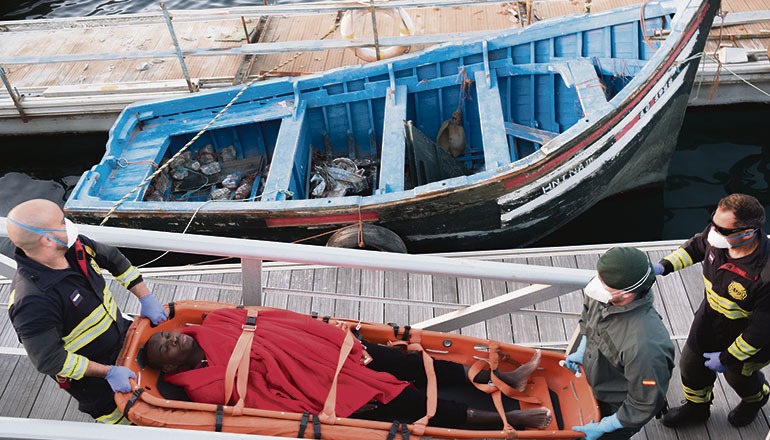 56 Migranten, darunter acht Frauen und zwei Kinder, wurden am 28. Januar durch die spanische Seerettung südlich von Gran Tarajal, Fuerteventura, aus einer Patera gerettet. Foto: EFE