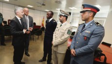 Innenminister Grande-Marlaska (li) im Koordinationszentrum der Guardia Civil Foto: EFE
