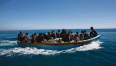 Ein Migrantenboot im Mittelmeer Foto: EFE