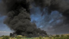 Im August 2016 brannte die Mülldeponie Chiloeches in Guadalajara. Foto: EFE