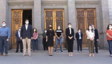 Der Bürgermeister und die Mitarbeiter des Rathauses von Santa Cruz hielten eine Schweigeminute für die Corona-Toten ab. Foto: Ayuntamiento de Santa Cruz