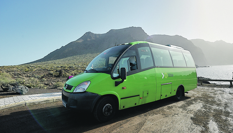 Der Titsa-Bus fährt täglich im Stundentakt zwischen Buenavista und Teno. Foto: Cabildo de Tenerife