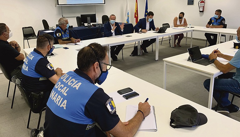 Der Stadtrat besprach die neuen Maßnahmen mit Vertretern der Polizei. Foto: Ayuntamiento de las palmas de gran canaria