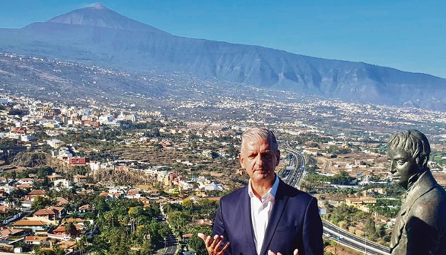 Unter strahlend blauem Himmel nahm La Orotavas Bürgermeister Francisco Linares die Wiedereröffnung des bekannten Aussichtspunkts vor. Foto: ayuntamiento de la orotava