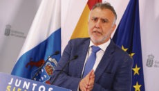 Regionalpräsident Ángel Víctor Torres richtete sich mit einem Appell an die Bevölkerung, die neuen Einschränkungen und Regeln zu befolgen. Foto: EFE