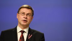 Der Vizepräsident und Kommissar für Handel der EU-Kommission Valdis Dombrovskis präsentierte in einer Pressekonferenz die Meinung der Kommission zu den Haushaltsplänen. Foto: EFE