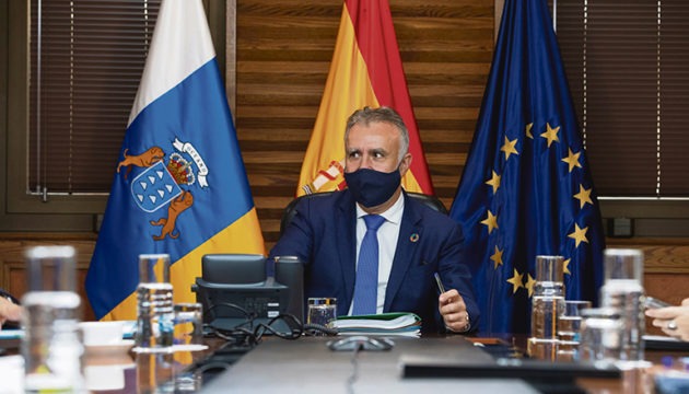 Regierungspräsident Ángel Víctor Torres während der Kabinettssitzung am 29. Dezember, in der beschlossen wurde, dass die außerordentlichen Maßnahmen zur Eindämmung des Virus auf Teneriffa bis 10. Januar verlängert werden. Foto: efe