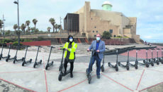 Städtische Angestellte auf dem E-Roller gehören ab jetzt zum Stadtbild von Las Palmas de Gran Canaria. Foto: Ayto. Las Palmas