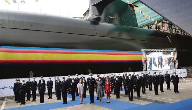 König Felipe VI. mit Kronprinzessin Leonor und der U-Boot-Besatzung vor der über 80 Meter langen S-81 „Isaac Peral“ in der Werft Navantia in Cartagena, Murcia Foto EFE