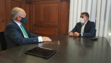 Bürgermeister José Manuel Bermúdez sprach mit Binter-Präsident Rodolfo Núñez über eine Verbesserung der Fluganbindung Teneriffas. Foto: Ayuntamiento de Santa Cruz