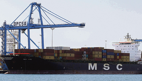 Containerschiffe im Hafen von Las Palmas de Gran Canaria Foto: EFE