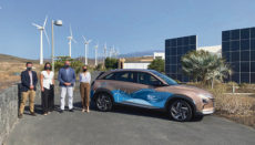 Der Hyundai Nexo ist das erste von acht Brennstoffzellen-Fahrzeugen, die auf Teneriffa im Rahmen des Pilotprojekts mit Wasserstoff, der mithilfe von erneuerbaren Energien erzeugt wird, fahren werden. Foto: cabildo de tenerife