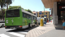 Fahrgäste können im TITSA-Bus bald wieder beim Fahrer in bar bezahlen. Foto: Moisés Pérez