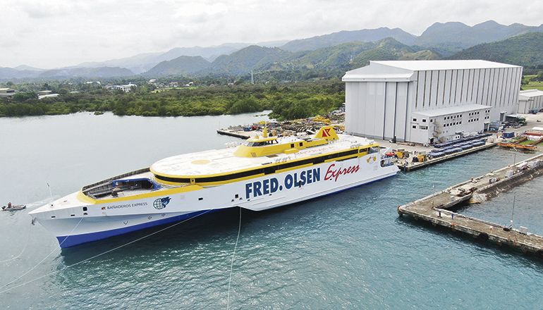 Der Trimaran in der Werft von Austral auf den Philippinen Foto: fred. olsen express