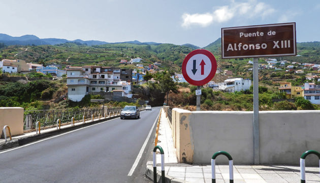 Die 83 m lange Brücke ersparte den Einwohnern von Santa Úrsula und La Victoria und allen, die in diesem Inselgebiet unterwegs waren, den bisherigen kurvenreichen Umweg, um die Schlucht zu umgehen, und erleichterte die Handelsbeziehungen im Norden der Insel. Fotos: Moisés Pérez