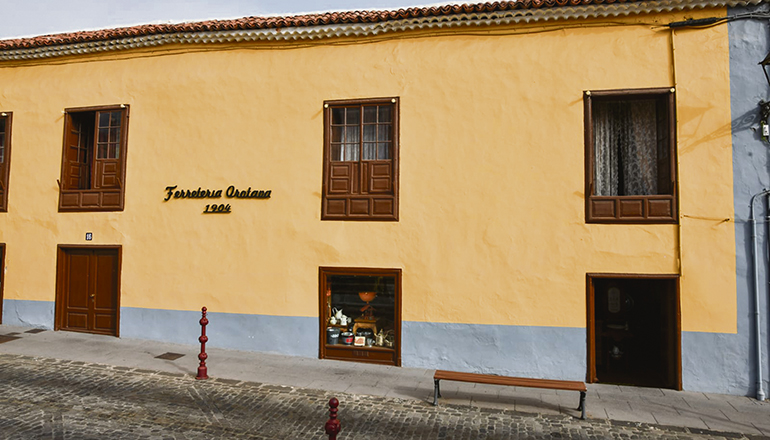 Im Jahr 2019 wurden von Teneriffas Inselverwaltung Goldmedaillen der Insel 30 Traditionsunternehmen verliehen, die auf eine 100-jährige Geschichte zurückblicken können, darunter auch Ferretería Orotava. Foto: Moisés Pérez