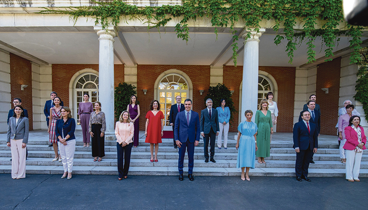Die neue, verjüngte Regierung von Pedro Sánchez setzt sich aus 14 Ministerinnen und neun Ministern zusammen. Foto: efe