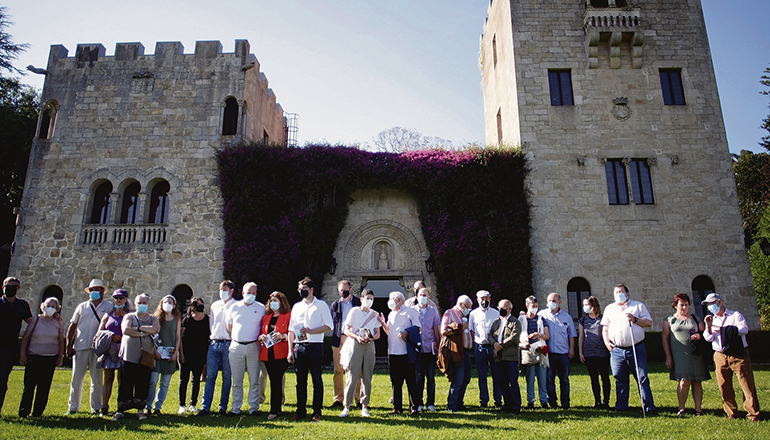 Eine Gruppe von Besuchern in den Gärten des Pazo de Meirás Foto: EFE