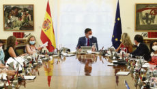 Präsident Sánchez leitete die erste Ministerratssitzung nach der Sommerpause, in welcher der erste Teil der Rentenreform verabschiedet wurde. Foto: EFE