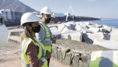 Laura Castro besuchte, zusammen mit La Lagunas Bürgermeister Luis Yeray Gutiérrez, die Baustelle. Beide stellten erfreut fest, dass die Arbeiten gut vorankommen und die Fristen eingehalten werden. Foto: Cabildo de Tenerife
