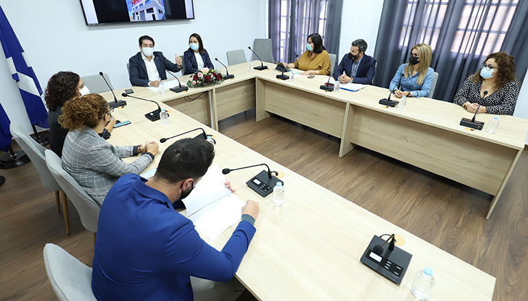 Cabildo-Präsident Pedro Martín traf sich zusammen mit anderen Mitgliedern des Inselrates mit El Tanques Bürgermeisterin Esther Morales, um Einzelheiten des Projektes zu besprechen. Foto: Cabildo de Tenerife