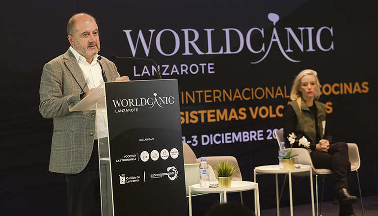 Benjamin Lana, Generaldirektor des Kongressveranstalters Vocento Gastronomia und Anne Fornier, Vulkanologin, bei der Vorstellung des Kongresses. Foto: worldcanic