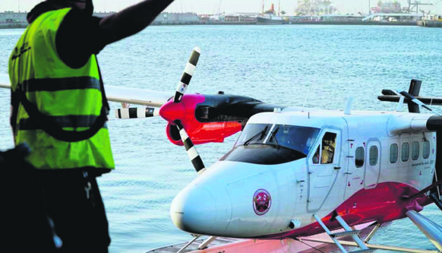 Mit einer ersten Wasserung der Twin Otter im Hafen von Santa Cruz de Tenerife präsentierte Surcar Airlines das alternative Transportmittel. Foto: NOTICIA