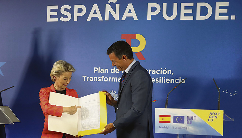 Ursula von der Leyen und Pedro Sánchez im vergangenen Sommer in Brüssel Foto: Efe