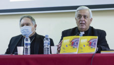 Die Bischöfe José Mazuelos (l.) und Bernardo Álvarez (r.) erklärten, dass die sozialen „Aufzüge“ auf den Kanaren nicht richtig funktionieren. FOTO: EFE