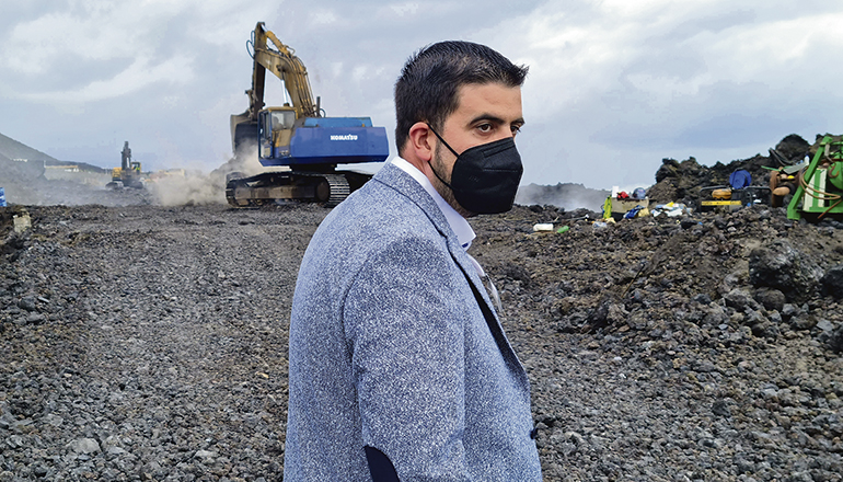 Cabildo-Vizepräsident und Leiter des Inselamtes für Infrastruktur, Borja Perdomo, an der Baustelle zur Wiederherstellung des Camino La Aldea Foto: Cabildo de La Palma