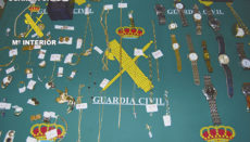 Die Guardia Civil fand in der Wohnung der mutmaßlichen Täter viele der gestohlenen Gegenstände. Foto: guardi civil