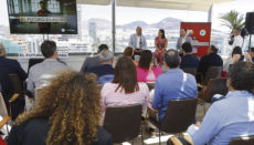Die Werbeaktion wurde von Asinca-Präsident Virgilio Correa (l.) und Vizepräsident Raúl García gemeinsam mit der kanarischen Ministerin für Industrie und Tourismus, Yaiza Castilla, in Las Palmas vorgestellt. Foto: EFE