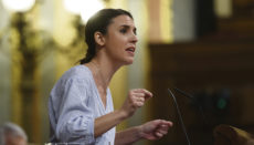 Irene Montero, Ministerin für Gleichstellung, bei der Beantwortung einer Frage der ultrarechten Vox im Parlament. Foto: EFE